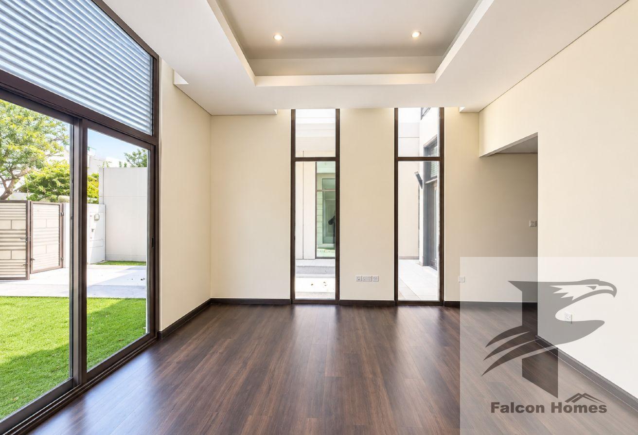 Spacious 5BR Villa with Big Garden Area photo 8