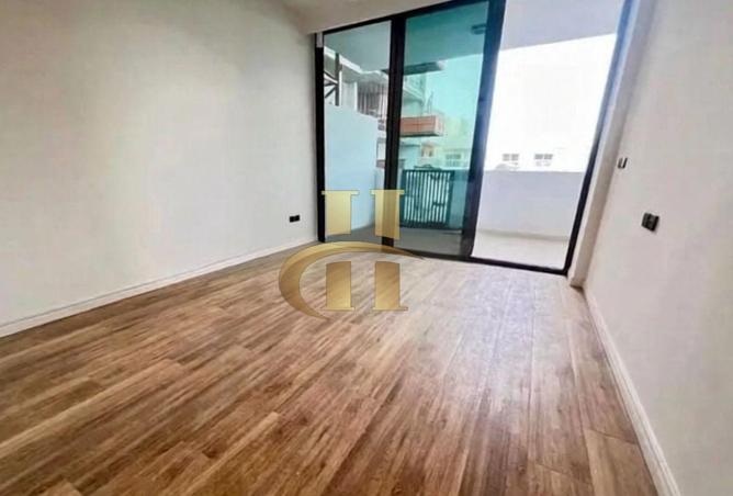 1 bedroom plus study- Brand new-With Private pool