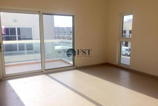 3 Bedroom| Single Row| Stunning Home