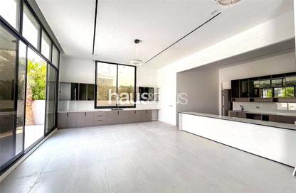 Villa - 5 Bedrooms - 6 Bathrooms for sale in District 6 - Jumeirah Park - Dubai