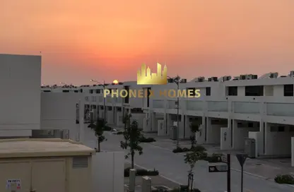 تاون هاوس - 3 غرف نوم - 2 حمامات للبيع في داماك هيلز 2 - دبي