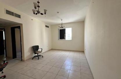Apartment - 2 Bedrooms - 2 Bathrooms for rent in Al Qulaya'ah - Al Sharq - Sharjah