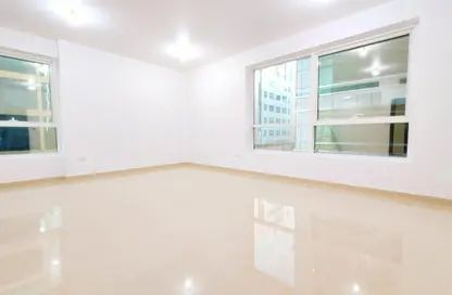 شقة - 2 غرف نوم - 3 حمامات للايجار في شعبية 9 - شعبية - مصفح - أبوظبي