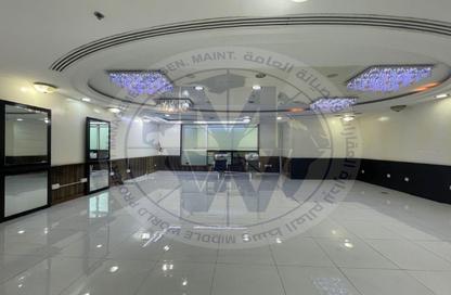 Shop - Studio - 1 Bathroom for rent in Hamdan Street - Abu Dhabi