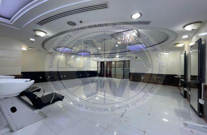 Shop - Studio - 1 Bathroom for rent in Hamdan Street - Abu Dhabi