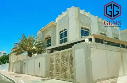 Villa - 5 Bedrooms - 6 Bathrooms for rent in Jumeirah 1 Villas - Jumeirah 1 - Jumeirah - Dubai