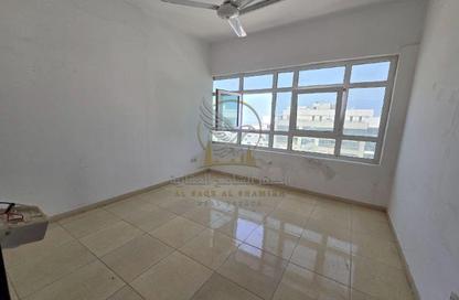Apartment - 1 - 2 for rent in Al Qulaya'ah - Al Sharq - Sharjah Apartment - 1 - 2 for rent in Al Qulaya'ah - Al Sharq - Sharjah