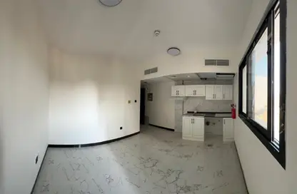 Apartment - 1 Bathroom for rent in Muwailih Building - Muwaileh - Sharjah