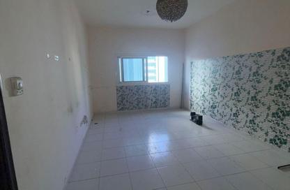 Apartment - 1 Bedroom - 2 Bathrooms for sale in Palm Tower 3 - Palm Towers - Al Majaz - Sharjah