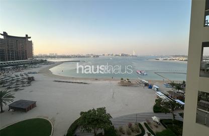 Apartment - 1 Bedroom - 2 Bathrooms for rent in Al Nabat - Shoreline Apartments - Palm Jumeirah - Dubai