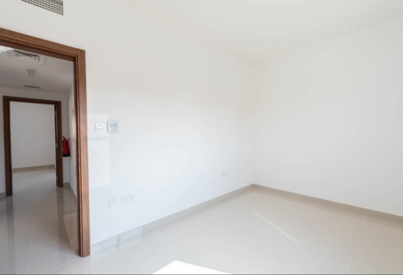 Single Row | Corner Unit | Peaceful Community