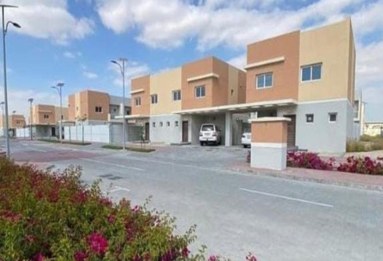 Single Row | Corner Unit | Peaceful Community