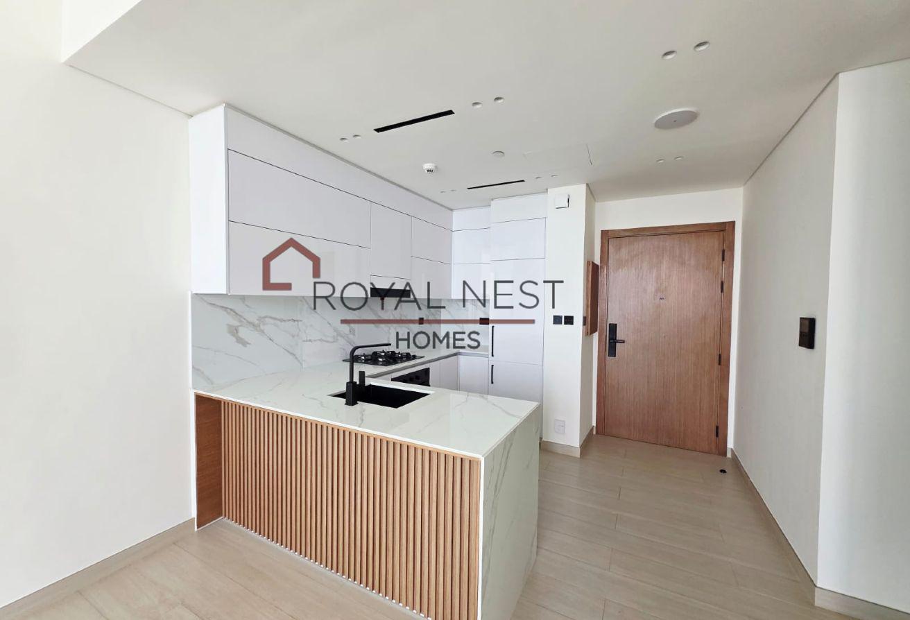 High Floor I With Appliances & Curtains | Vacant photo 6