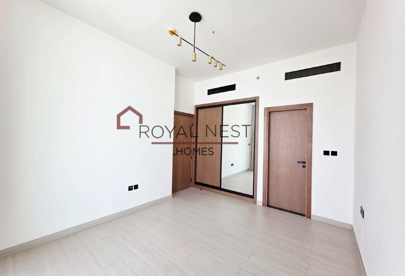 High Floor I With Appliances & Curtains | Vacant photo 8