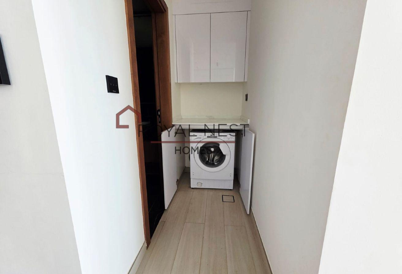 High Floor I With Appliances & Curtains | Vacant photo 11