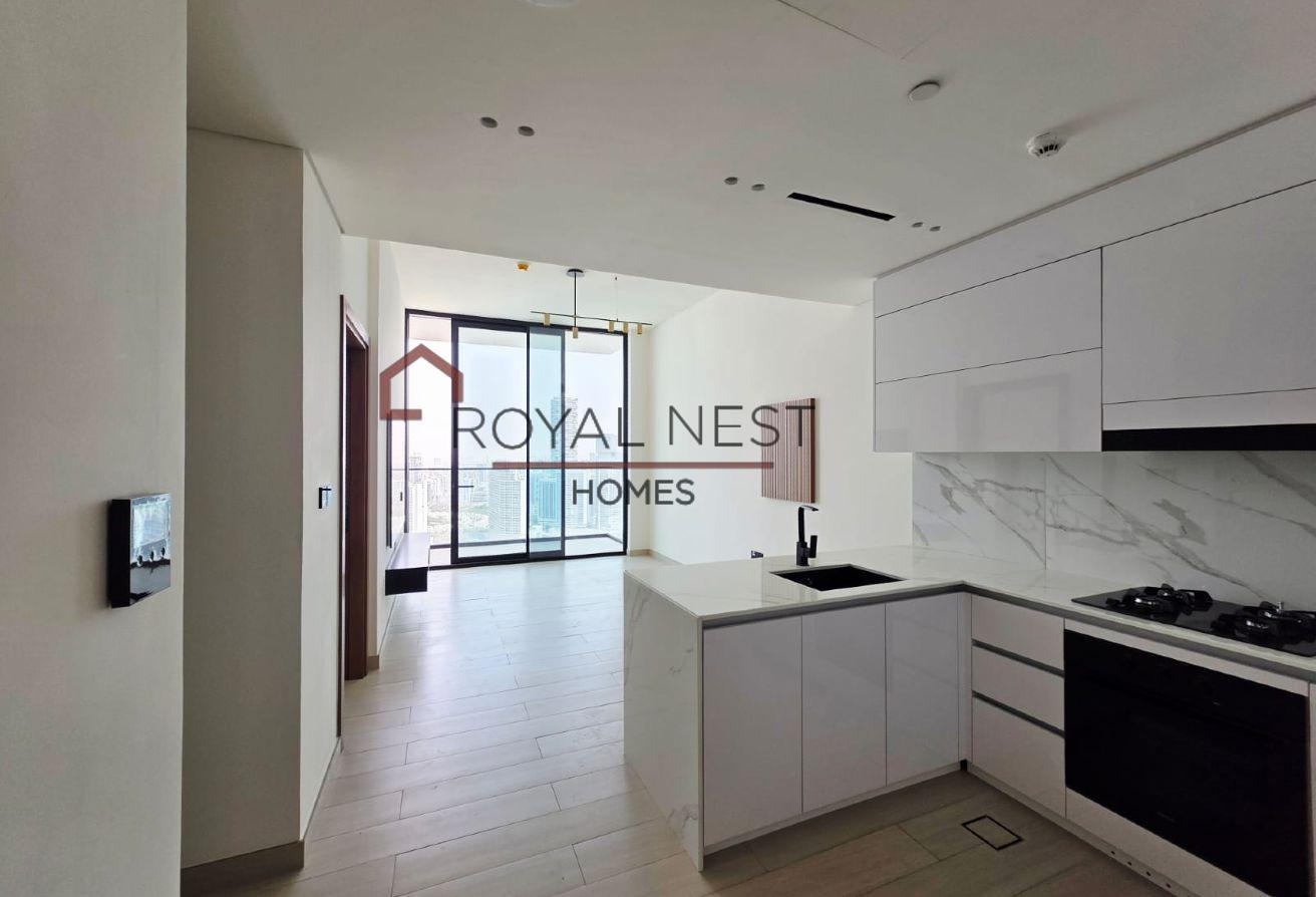 High Floor I With Appliances & Curtains | Vacant photo 3