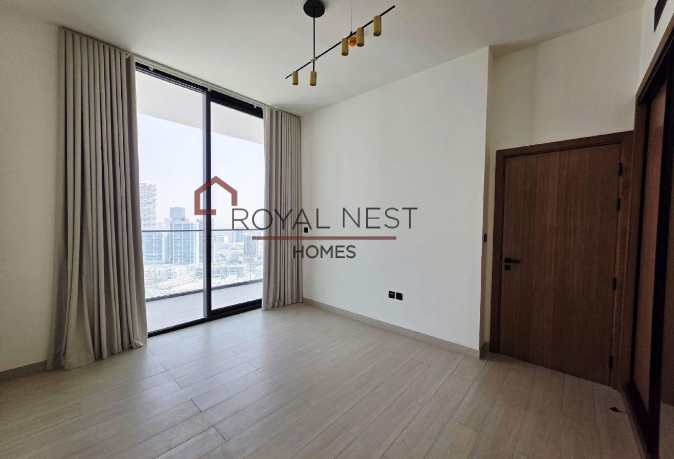 High Floor I With Appliances & Curtains | Vacant photo 9
