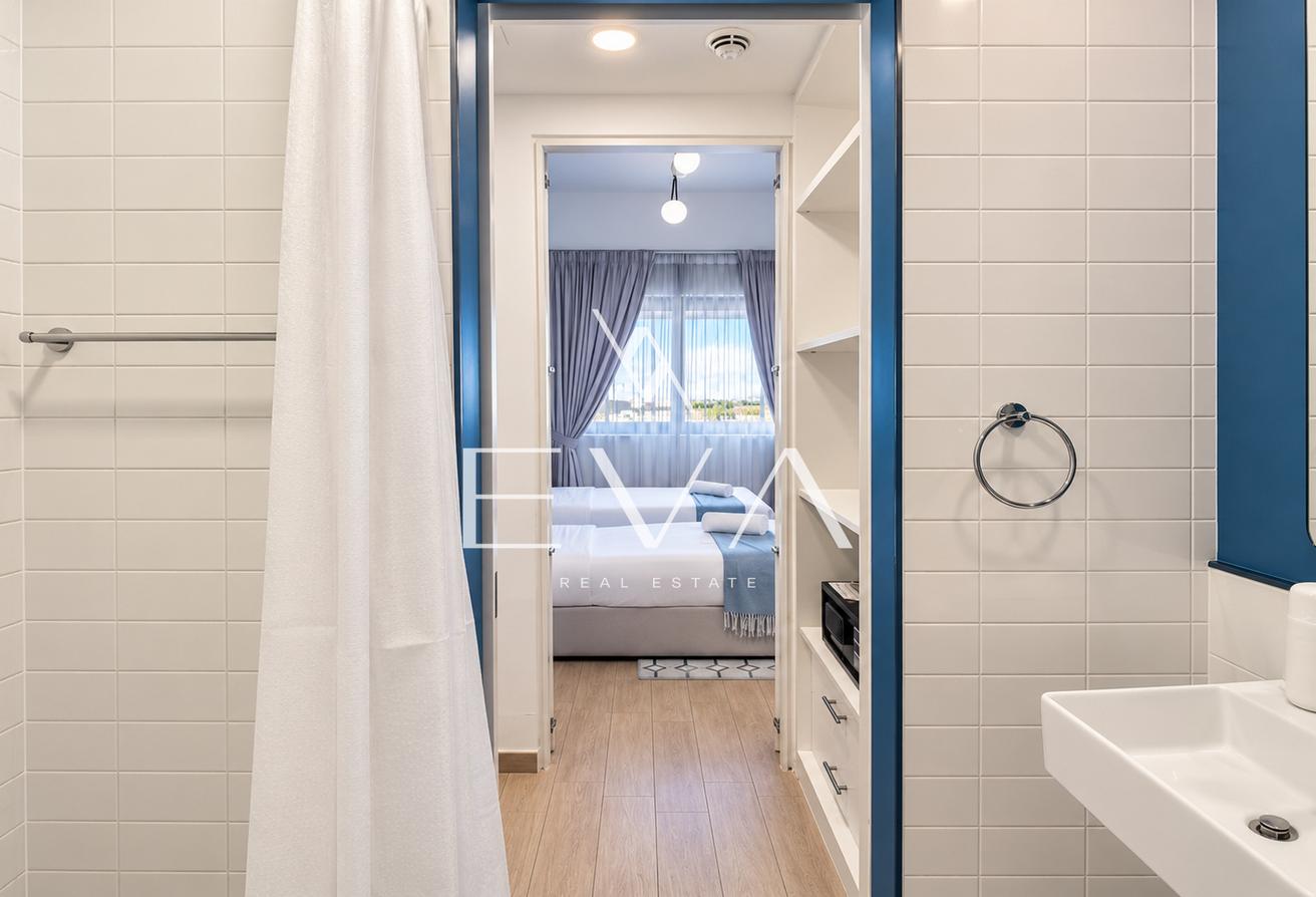 FURNISHED 2BR APARTMENT | MID FLOOR | VACANT photo 10