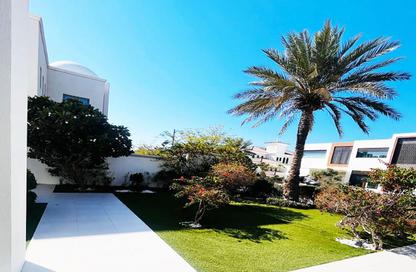 Villa - 4 Bedrooms - 5 Bathrooms for rent in Garden Homes Frond B - Garden Homes - Palm Jumeirah - Dubai