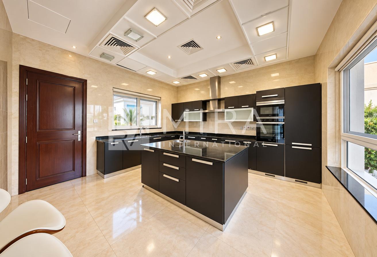 Elegant 7BR Villa | Spacious Family Home photo 7