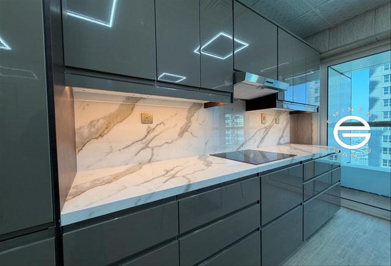 Modern furnished| upgraded | vacant | sale photo 13