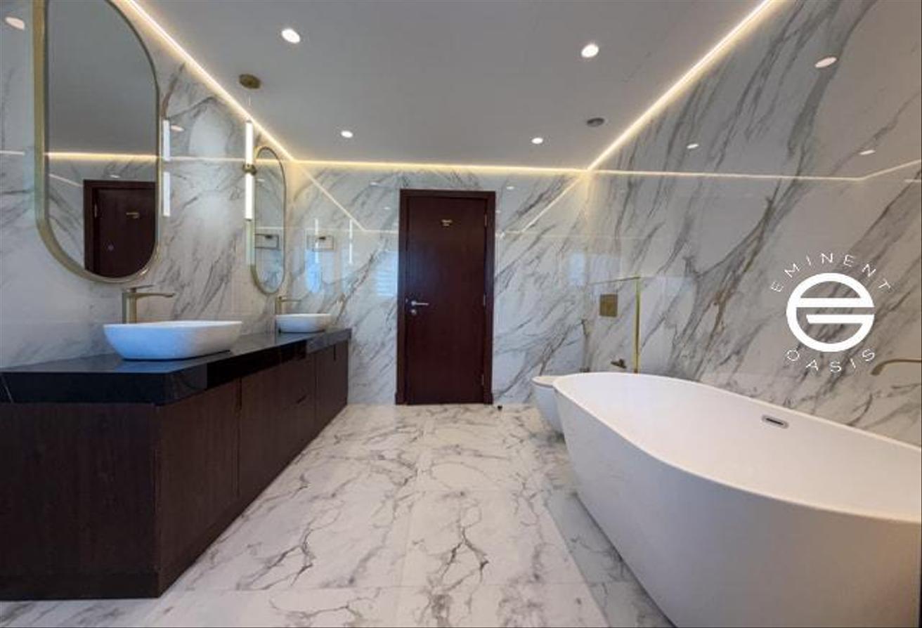 Modern furnished| upgraded | vacant | sale photo 15