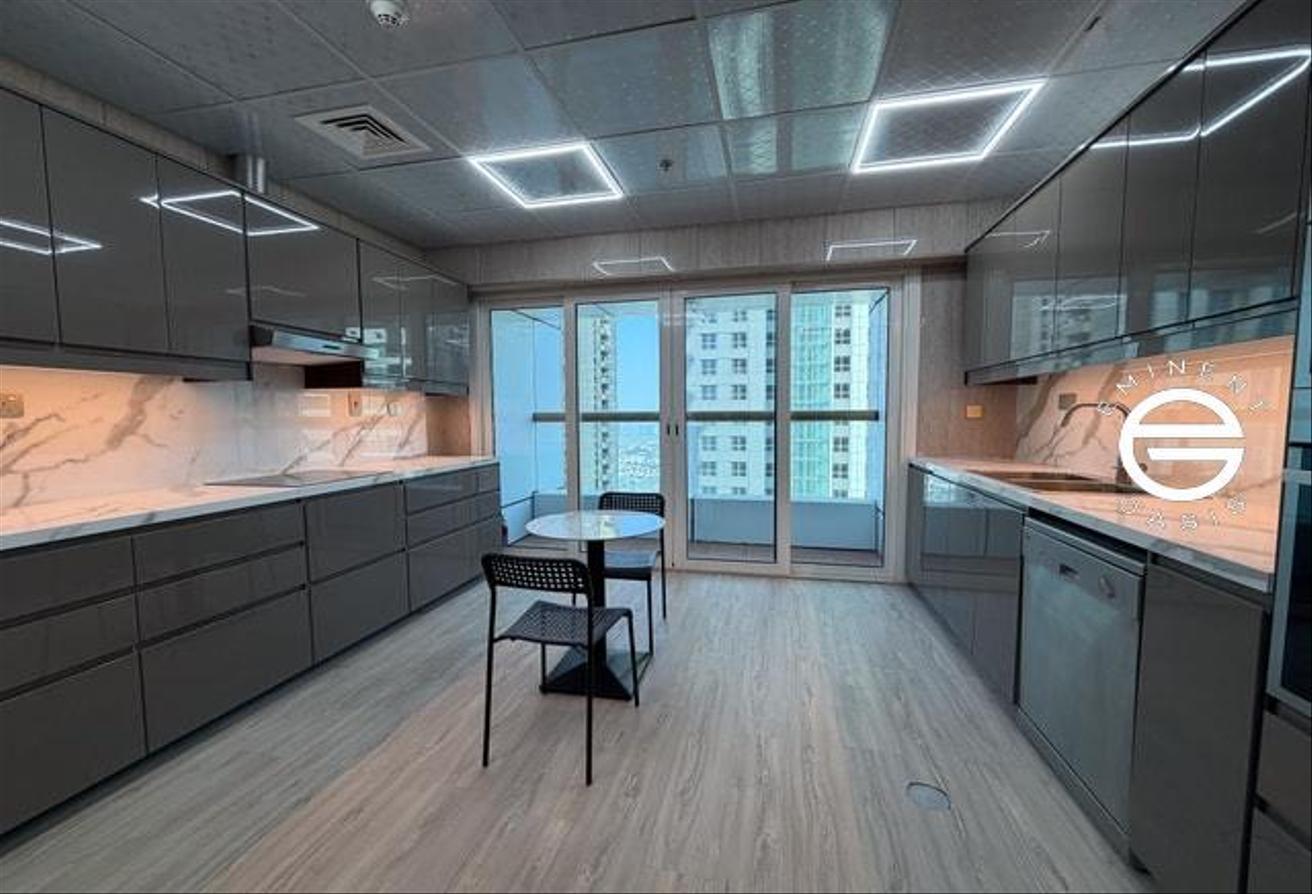 Modern furnished| upgraded | vacant | sale photo 11