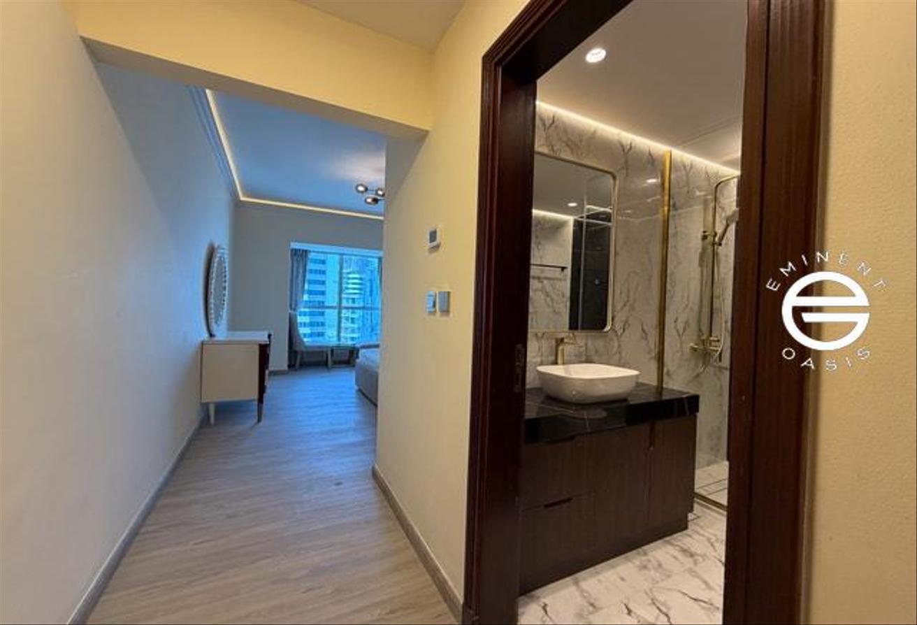 Modern furnished| upgraded | vacant | sale photo 24