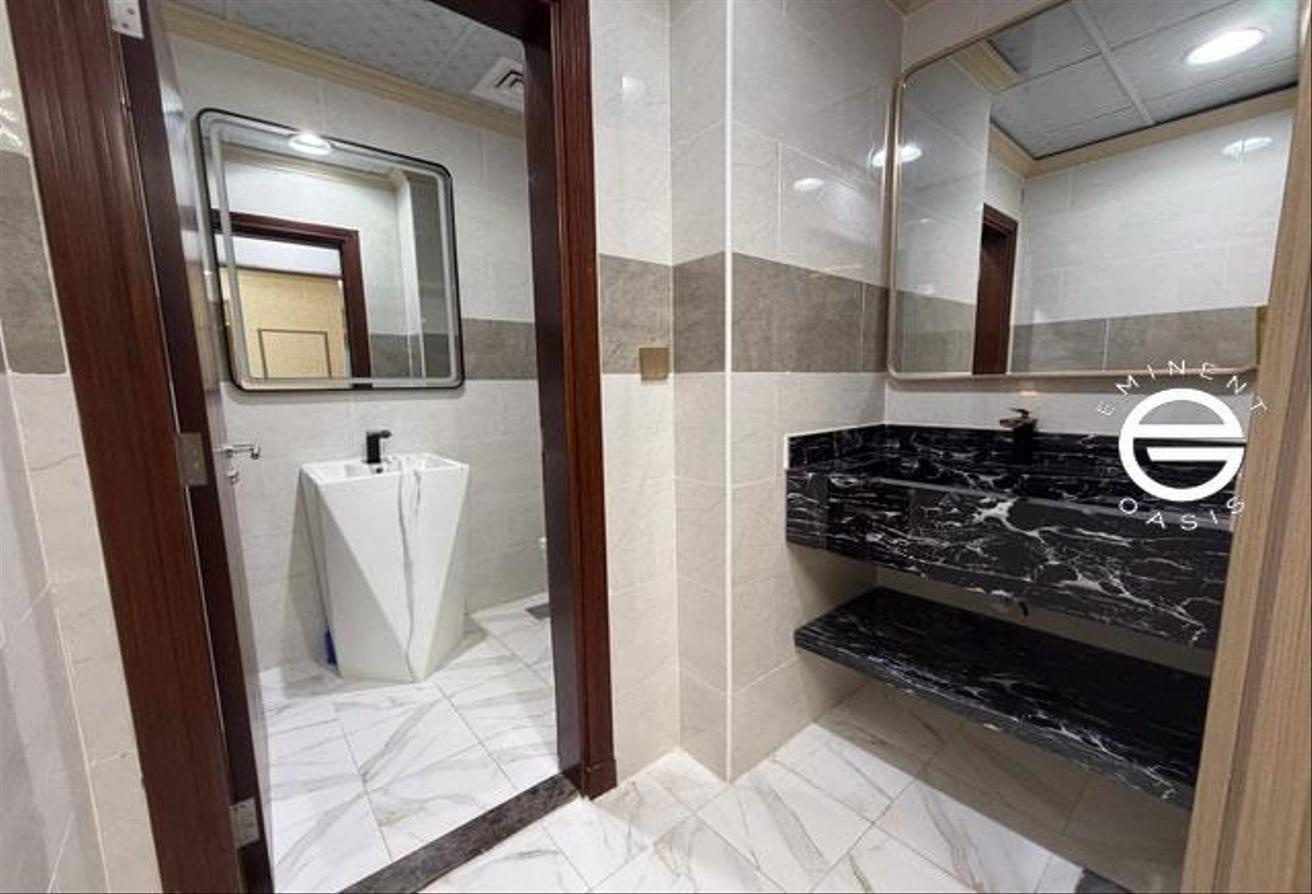 Modern furnished| upgraded | vacant | sale photo 16
