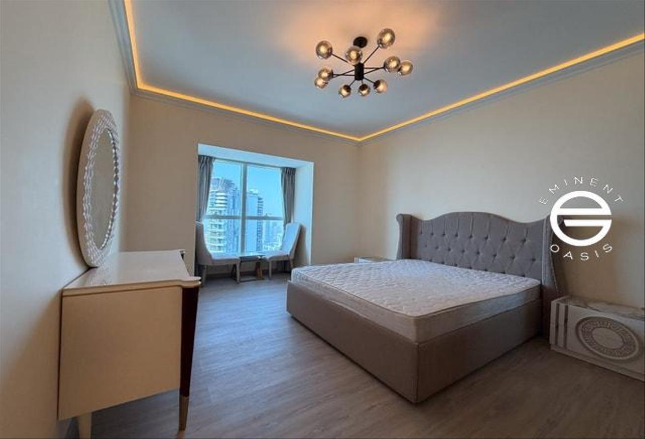 Modern furnished| upgraded | vacant | sale photo 8