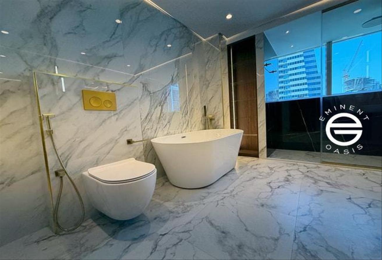 Modern furnished| upgraded | vacant | sale photo 14