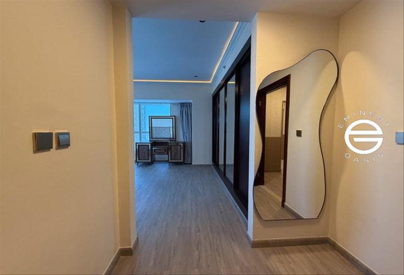 Modern furnished| upgraded | vacant | sale photo 18