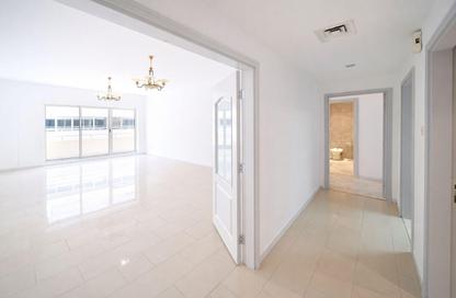 Apartment - 3 Bedrooms - 4 Bathrooms for rent in Juma Al Majid Building - Al Muraqqabat - Deira - Dubai