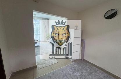 Apartment - 1 Bedroom - 3 Bathrooms for rent in Corniche Tower - Ajman Corniche Road - Ajman