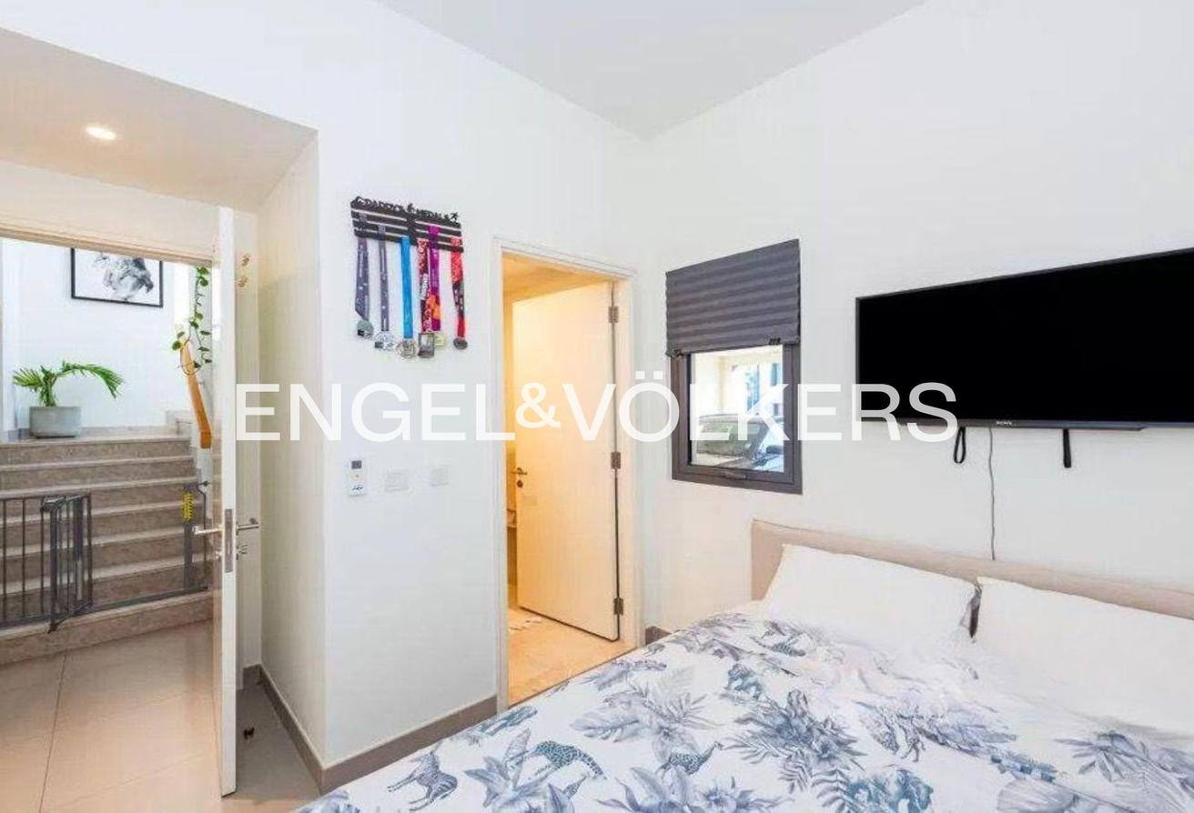 Single Row | Close To Amenities | Well Maintained photo 4