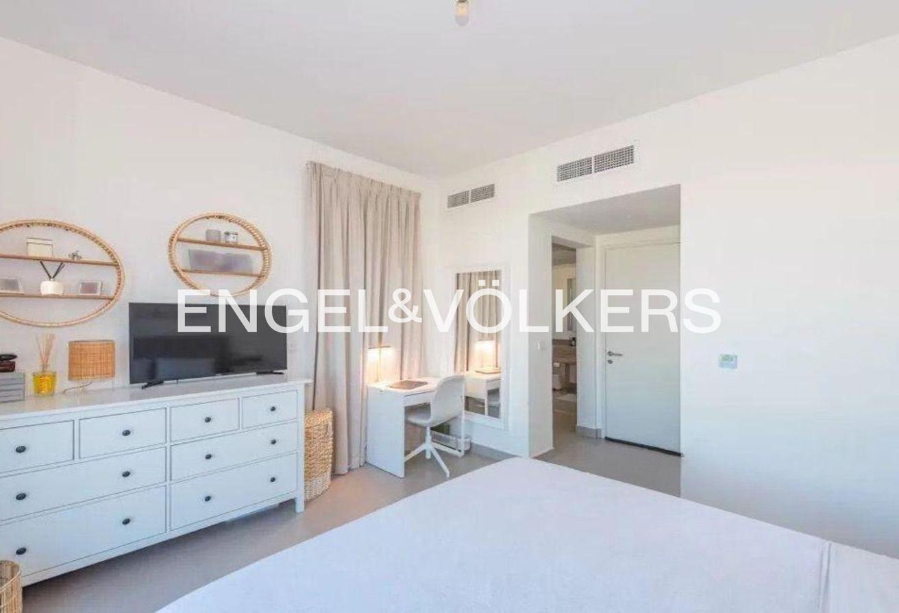 Single Row | Close To Amenities | Well Maintained photo 5