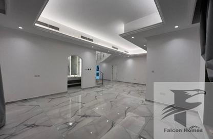 Villa - 5 Bedrooms - 6 Bathrooms for rent in Al Aweer 1 - Al Aweer - Dubai
