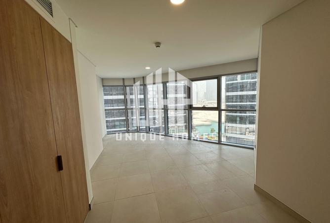 3-bed apartment in Radiant Square · Maid's room — photo 2
