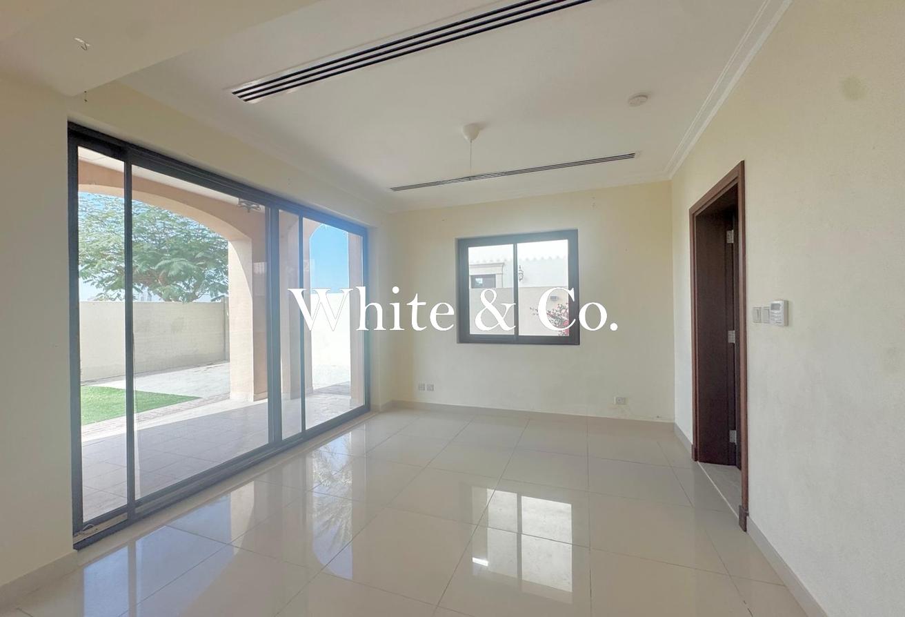 Vacant now | Landscaped | Well Maintained photo 5