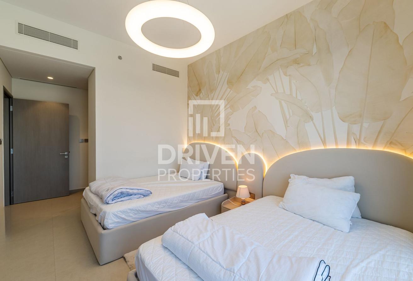 Available | Prime Boulevard View | Well Maintained photo 12