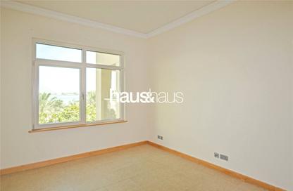 Apartment - 2 Bedrooms - 3 Bathrooms for rent in Al Sultana - Shoreline Apartments - Palm Jumeirah - Dubai
