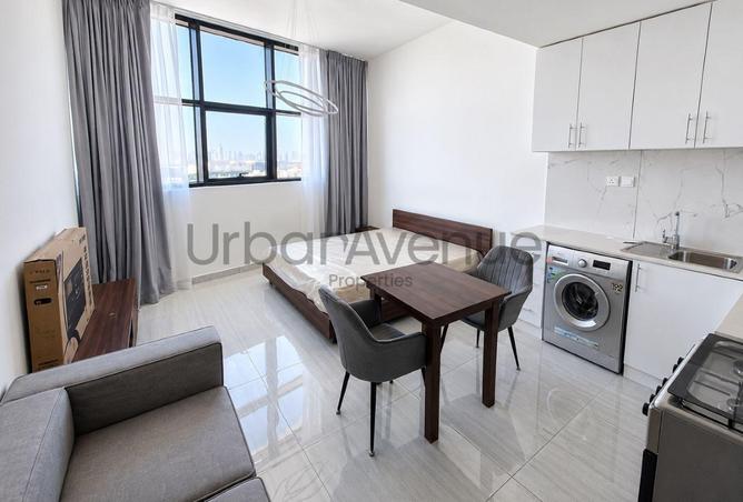 Spacious Unit | Furnished | Vacant photo 3