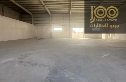 مستودع - استوديو - 3 حمامات للايجار في منطقة الإمارات الصناعية الحديثة - أم القيوين