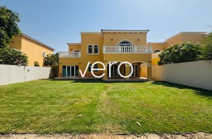 Villa - 5 Bedrooms - 6 Bathrooms for rent in District 3 - Jumeirah Park - Dubai