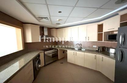 Apartment - 4 Bedrooms - 3 Bathrooms for rent in Al Das - Shoreline Apartments - Palm Jumeirah - Dubai