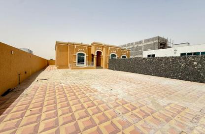 Villa - 5 Bedrooms - 5 Bathrooms for rent in Al Aweer 1 - Al Aweer - Dubai Villa - 5 Bedrooms - 5 Bathrooms for rent in Al Aweer 1 - Al Aweer - Dubai