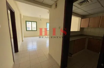 شقة - غرفة نوم - 2 حمامات للبيع في I07 - طراز مغربي - المدينة العالمية - دبي