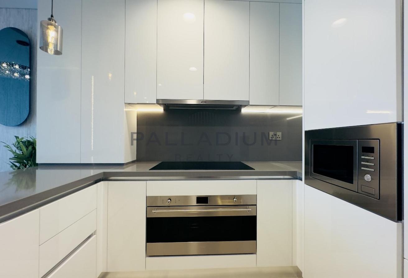 Upgraded Unit | 2BR | Full Canal View photo 9