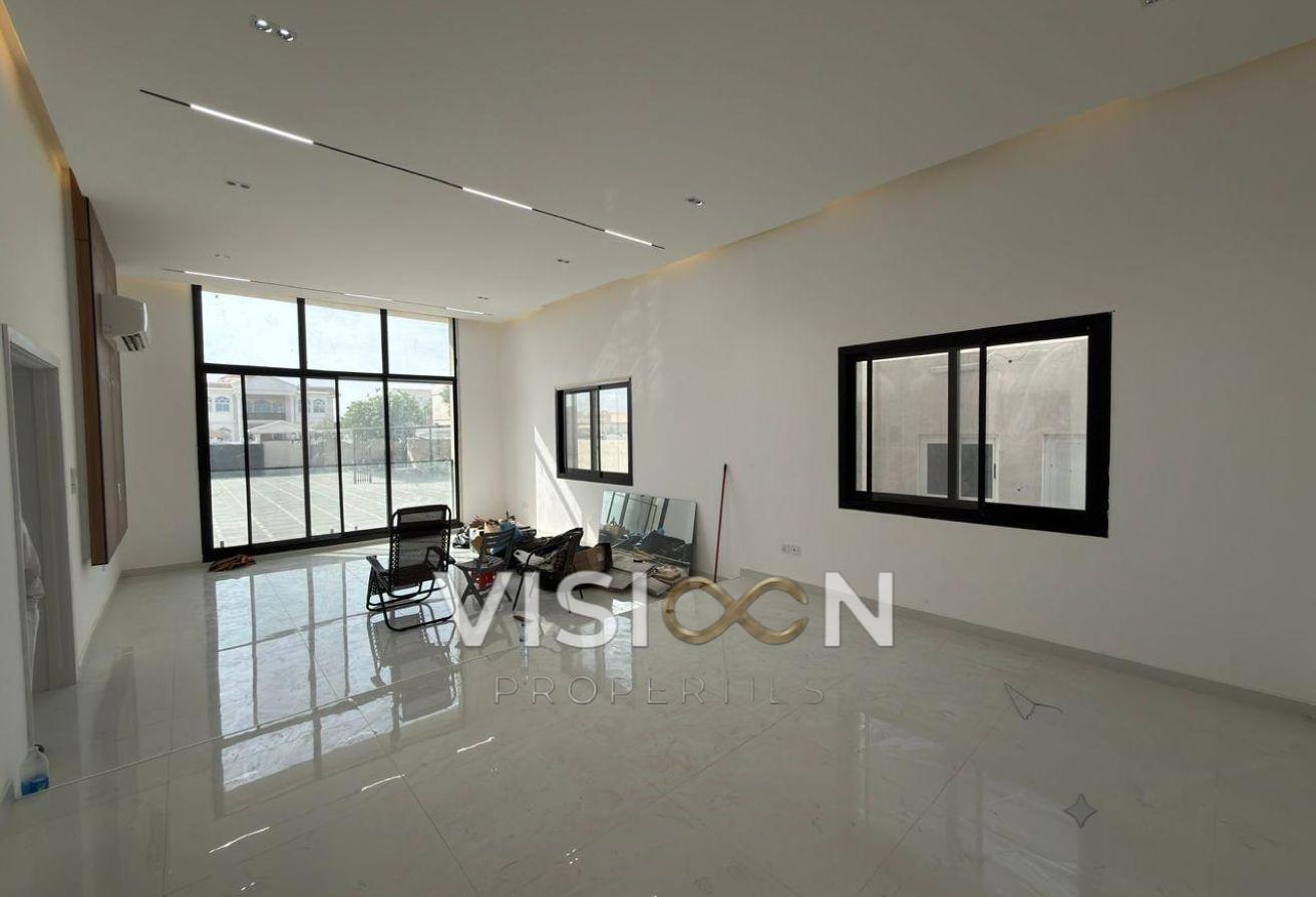 Brand New 5BR Villa l Pool l Modern Design photo 10