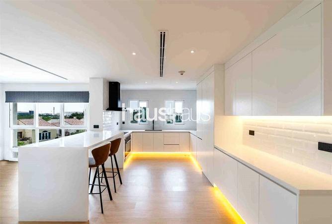 Renovated | Desirable Building | Walk to Shops